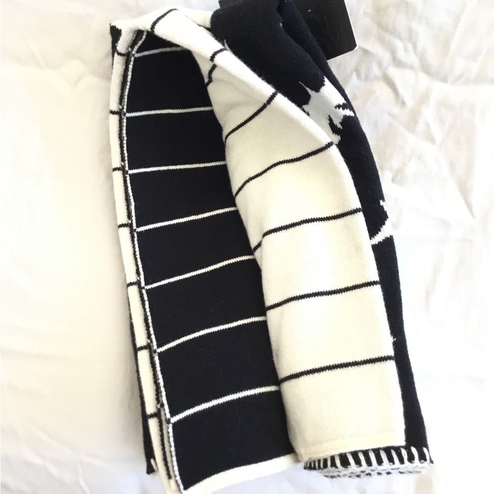 Cynthia Rowley Curious New York Halloween Themed Hand Towels NWT - Picture 2 of 7
